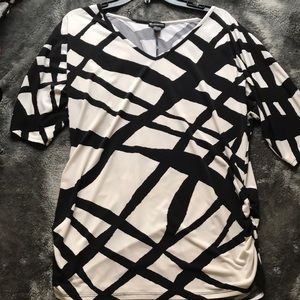 V-neck with 3/4 length sleeves & ruching